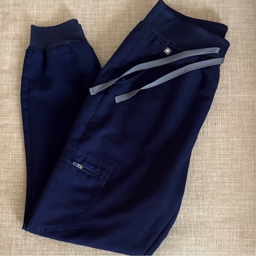 Figs Zamora™ Jogger Scrub Pants! Navy color